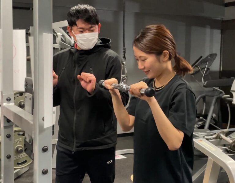 re8_ジムパーソナルプレスダウン女性